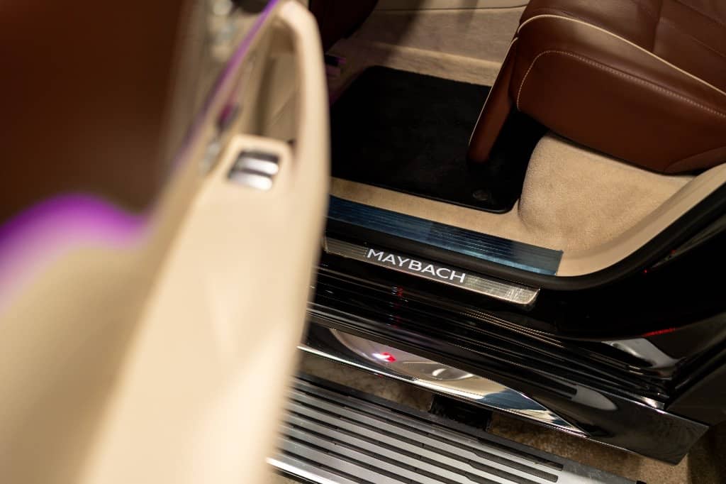 Illuminated Maybach door sill and running board